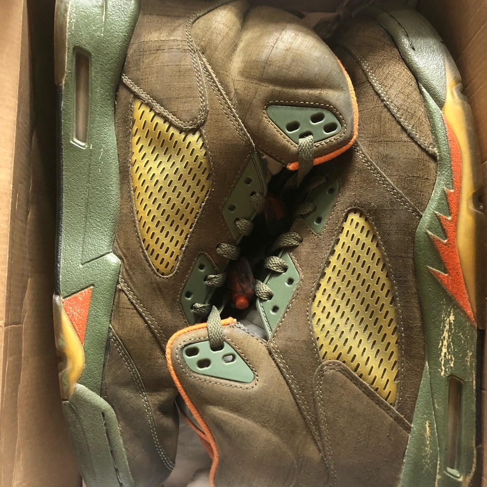 Air Jordan Retro 5 -olives. Size 14